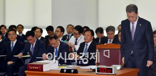 [포토]인사하는 임환수 국세청장