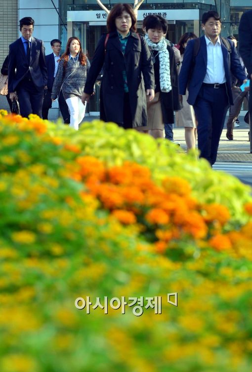 [포토]절기상 한로, 떨어진 기온 속 출근길