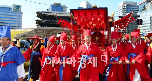 [포토]도심에서 보여지는 '환구대제' 어가행렬