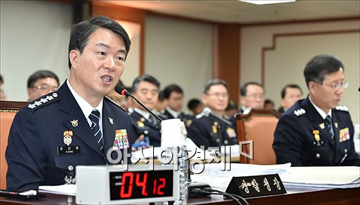 [포토]답변하는 강신명 경찰청장