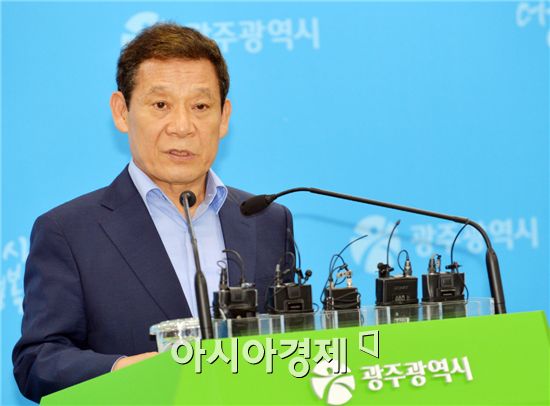 윤장현 광주시장, " jB금융지주, 지역민 자부심 중시 경영해야 "