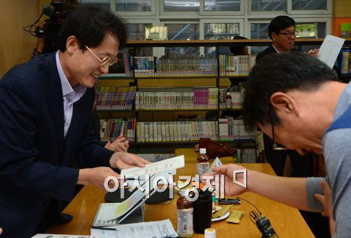 [포토]희연샘이 받은 핫이슈 '한국사 국정 교과서' 