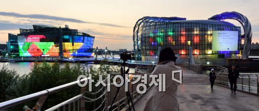 [포토]세빛섬 야경 사진 담는 시민들