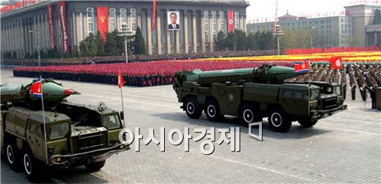 북한은 전ㆍ후방 기갑부대 등에 천마호와 선군호 전차 1000여대를 배치하는 등 4200여대의 전차를 보유하고 있다. 