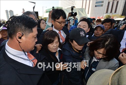 [포토]힘으로 밀어부치는 롯데