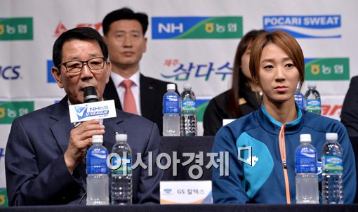 [포토]각오 말하는 이선구 감독