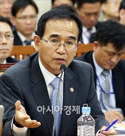 [포토]해명하는 김낙희 관세청장