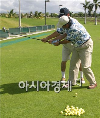 스윙을 할 때 '천천히 올리고, 천천히 내려라'는 스코틀랜드 속담은 레슨 프로들이 가장 많이 사용하는 지침이다. 