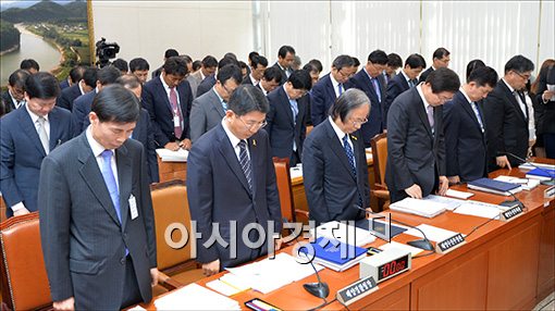 [포토]세월호 희생자를 위한 묵념