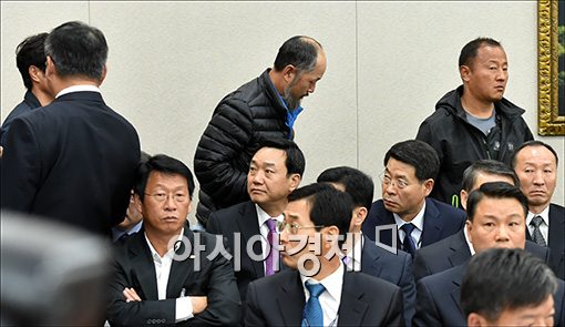 [포토]세월호 국감장에 나타난 세월호 유가족들