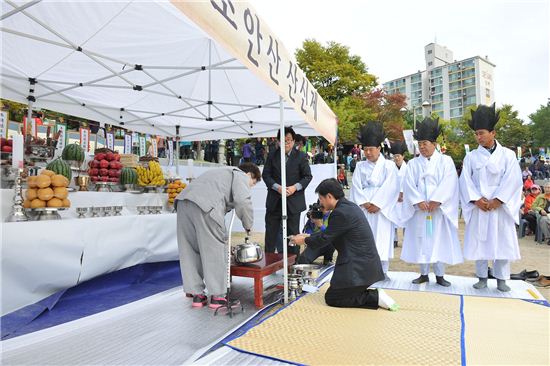 노원구, 내시· 궁녀 기리는 초안산문화제 열어 