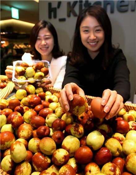 [포토]현대百 "애플쥬베 맛보세요"