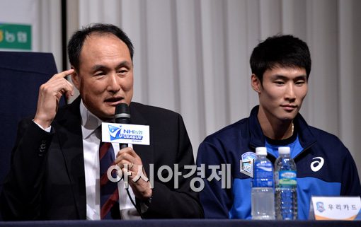 [포토]각오 말하는 강만수 감독