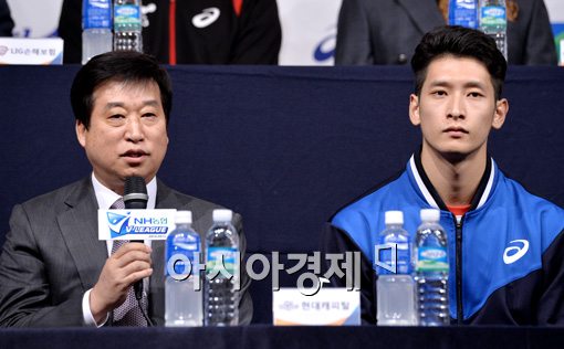 [포토]출사표 던지는 현대캐피탈 김호철 감독