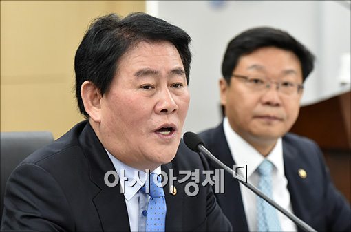 [2014국감]최경환 "기업인 사면 발언은 역차별 안된다는 것"