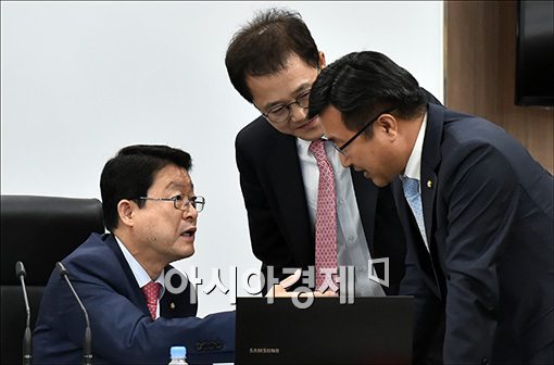 [포토]"일단 회의 시작 합시다"