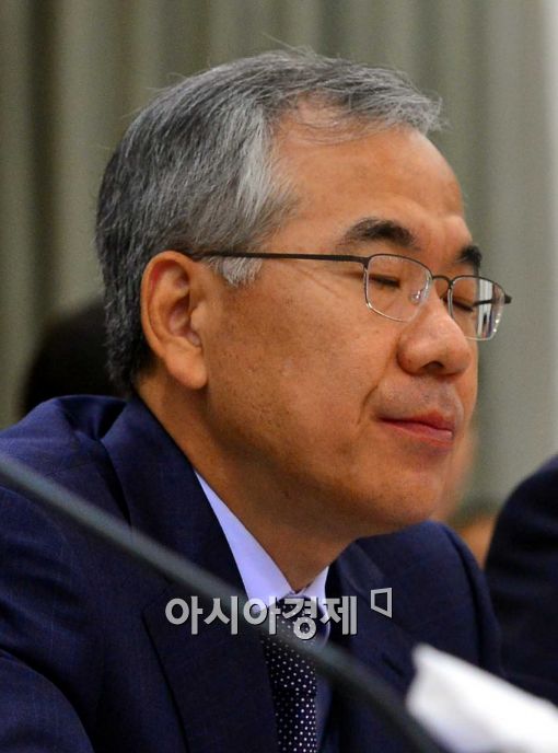 [포토]두 눈 감은 국민수 서울고등검찰청장