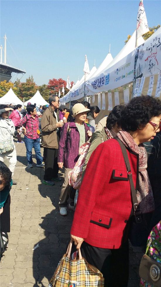 마포나루 새우젓축제에 인파 몰려든 까닭?