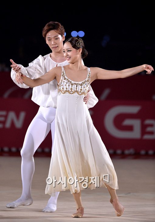 [포토]손연재,'아름다운 발레 연기'