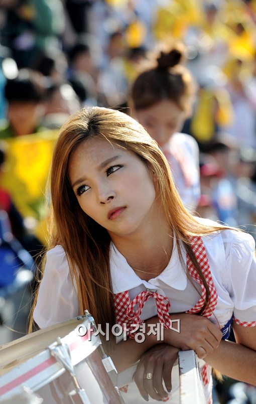 [포토]LG 치어리더 강윤이,'더워도 너~무 더워~'