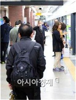 '최악의 지옥철 구간', 출근시간 9호선이 1위…"2위는 어디?"