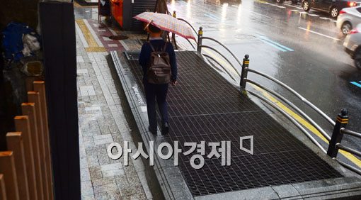 [포토]환풍구, 안전과 위험 그 경계선 