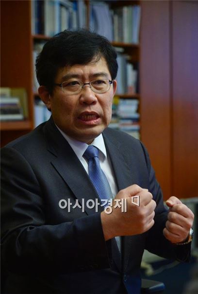 윤창현 한국금융연구원장