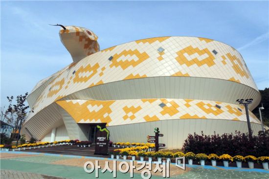 개원 앞둔 함평 국내 첫 양서·파충류 생태공원 가보니