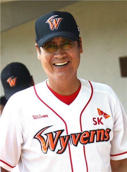 SK, 김용희 감독과 2년 계약… "인천팬들이 원하는 야구 할 것"