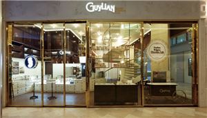 롯데제과가 롯데월드몰 쇼핑동에 '길리안 초콜릿 카페'를 오픈했다. 