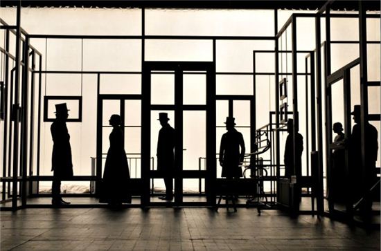 빅토르 위고가 현대인들에게 전하는 치유의 메시지…연극 '1000프랑의 보상'