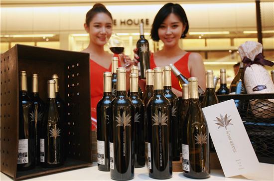 신세계百, 단독으로 미국 고급 와인 '실버팜' 선보여

