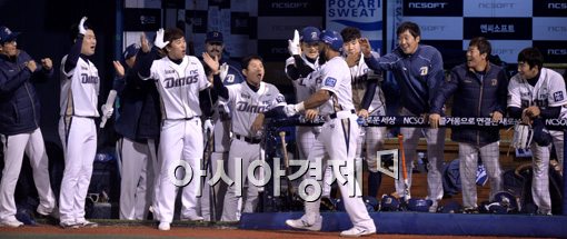 [포토]테임즈 솔로포,'추격은 지금부터야!' 