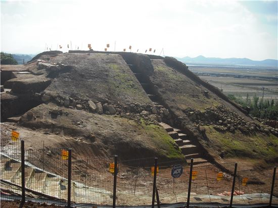 '금동신발' 마한 수장의 무덤, 정자가 지킨 1500년전 역사