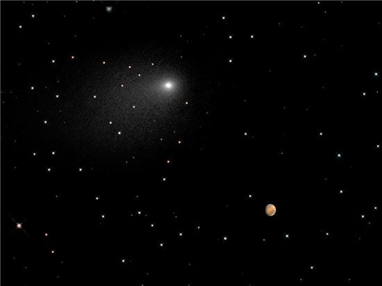 허블우주망원경에 찍힌 '사이딩 스프링' 혜성