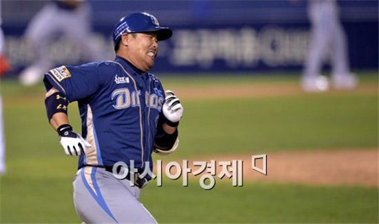 [포토]1타점 적시타 치고 전력질주하는 이호준