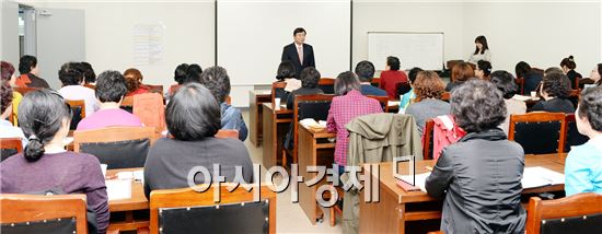 [포토]광주 남구, 2014년 가구주택기초조사 조사요원 교육