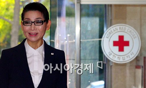 [포토]출근하는 김성주 총재
