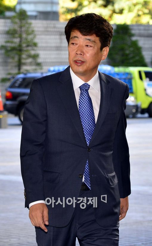 [포토]법원으로 향하는 신계륜 의원