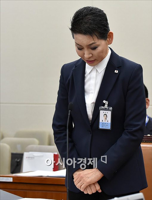 [포토]'최대한 공손하게…'