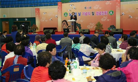 신안군, ‘제18회 압해읍 노인의 날’ 행사 개최