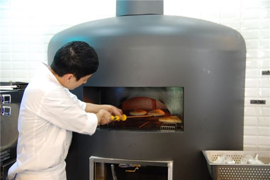 KJ마케팅, 구워서 먹는 화덕 샌드위치 '카페 더 제임스 스톤' 론칭 