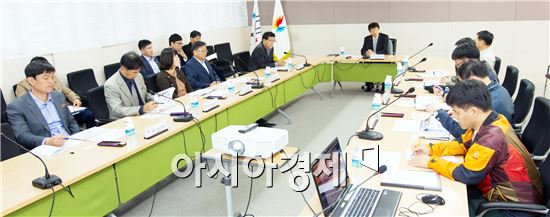 2015광주하계유니버시아드대회 조직위원회는 29일 오전 조직위원회 7층 대회의실에서 광주U대회의 성공 개최와 대회 안전 협력기반 조성을 위한 2014년 하반기 ‘안전대책 유관기관 간담회’를 개최했다. 
