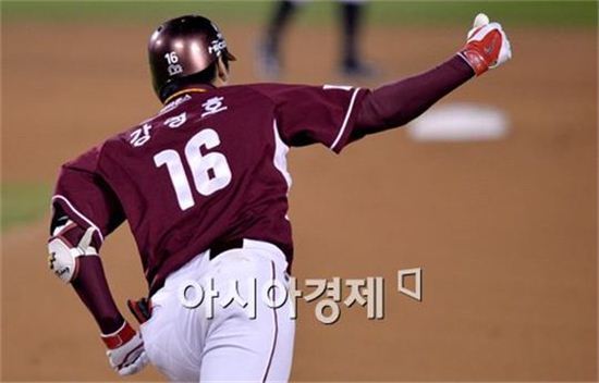 강정호, 리오단 상대 '선제 솔로포'…넥센 1-0 LG
