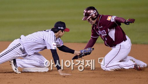 [포토]김용의,'정호야, 아이고 의미없다'