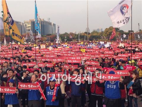 총궐기 10만 공무원 "공무원연금 개악 반대·사회적 협의체 구성해야"