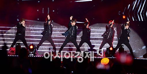 '2014 아송페', 가요로 하나 된 열정 무대…쌀쌀한 날씨에도 '후끈'(종합)