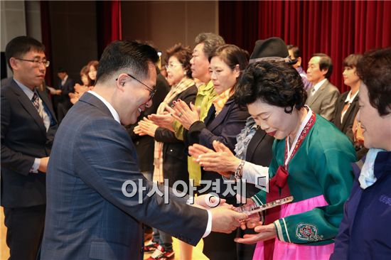 [포토]노희용 광주시 동구청장, 충장축제 성공개최 유공구민 표창