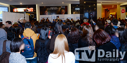영화 '카트' VIP 시사회, 엑소 팬 몰려 '아수라장' 된 사연…"대체 왜?"