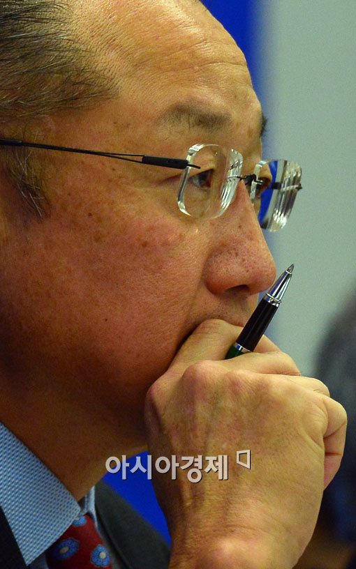 [포토]고심하는 김용 세계은행 총재 
